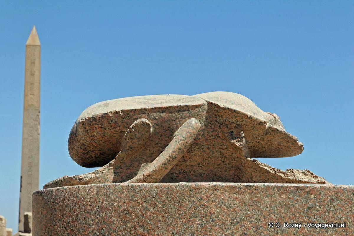 Steinerner Skarabäus im Karnak-Tempel